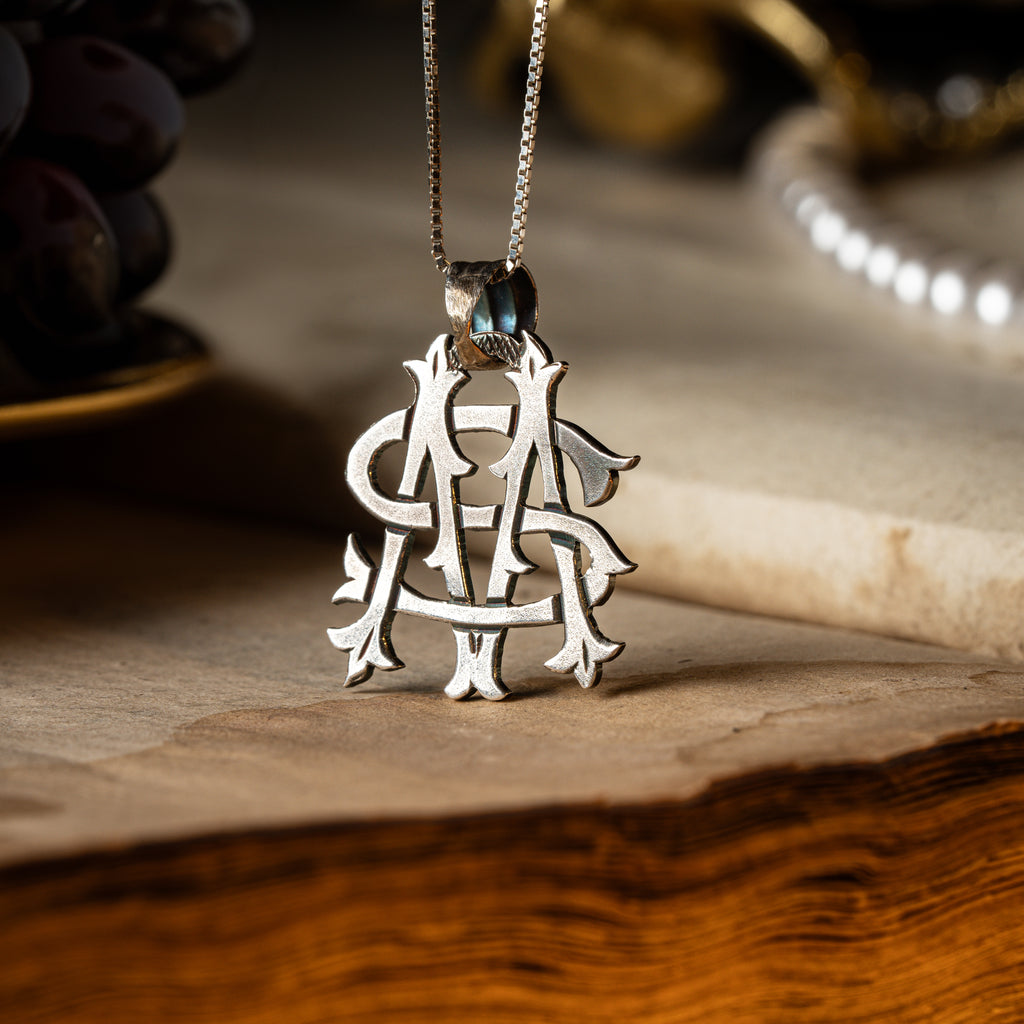 Monogram Kolye