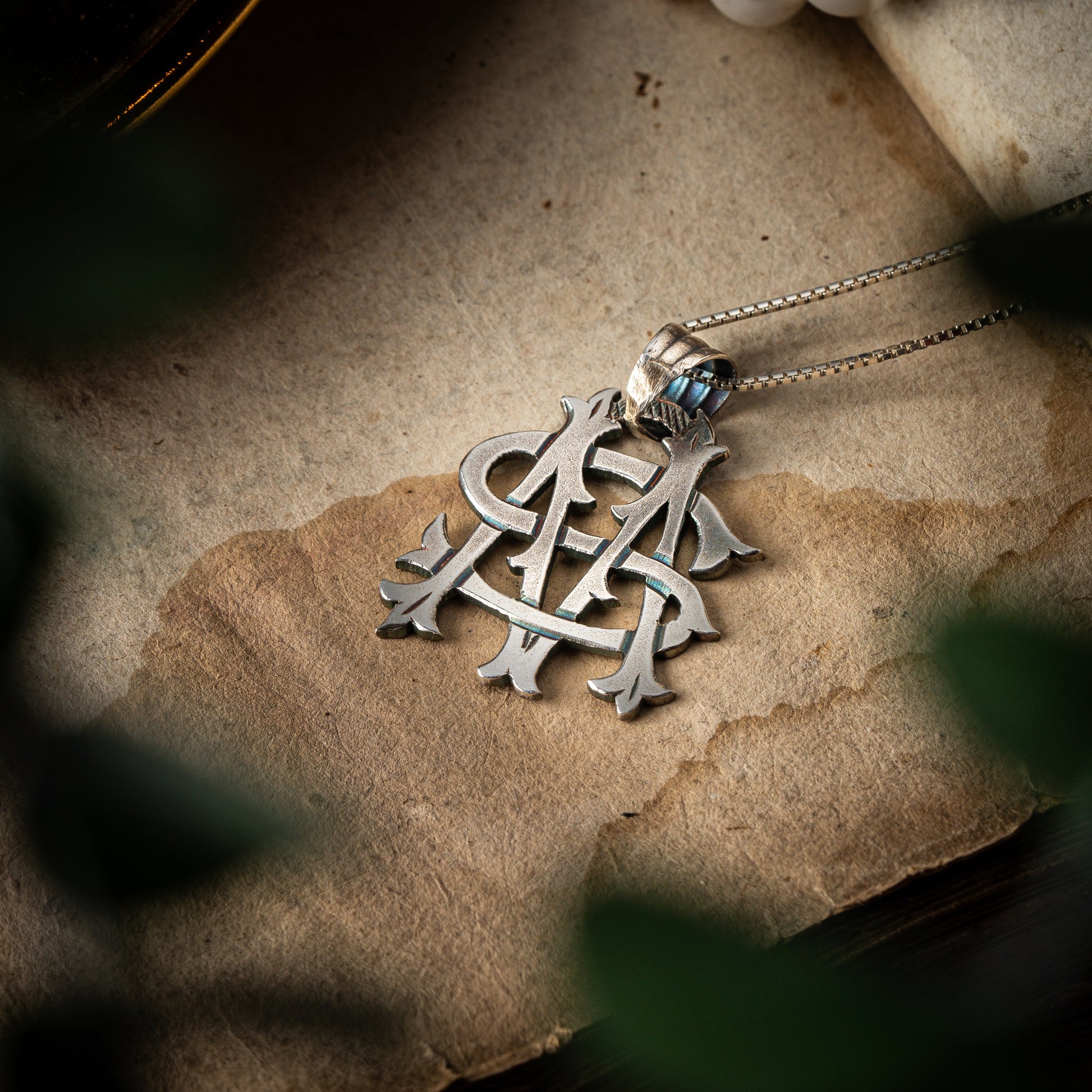 Monogram Kolye