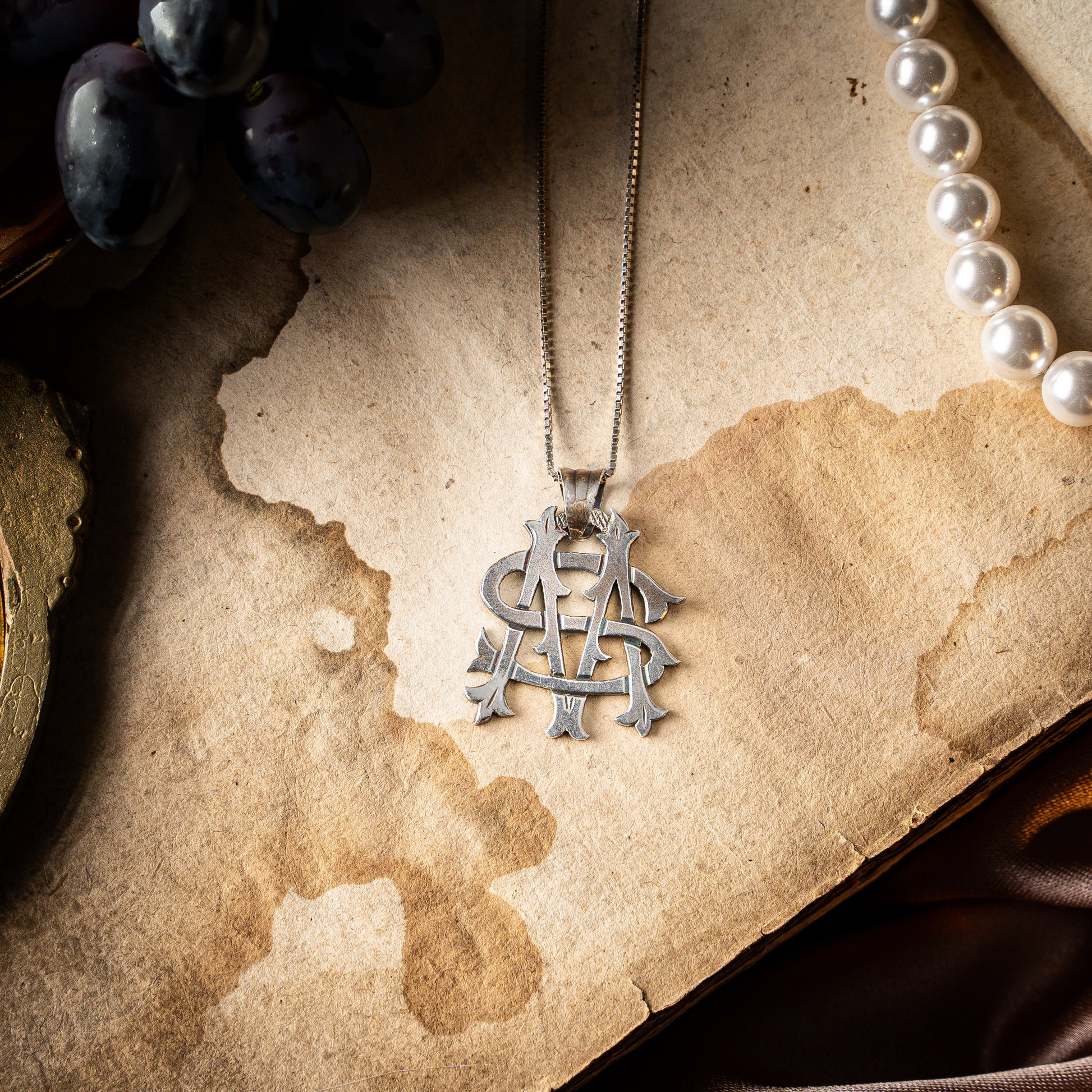 Monogram Kolye