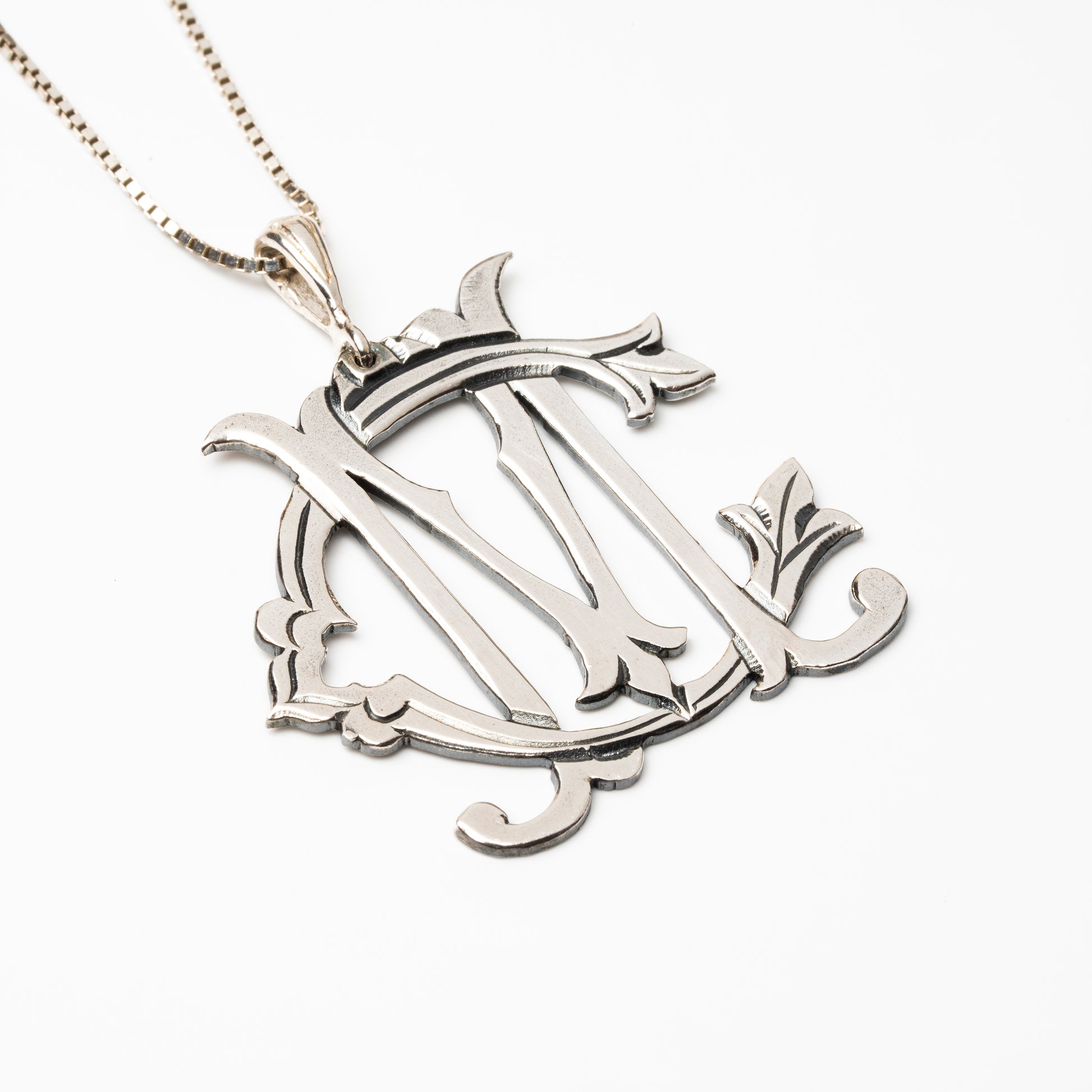 Monogram Kolye